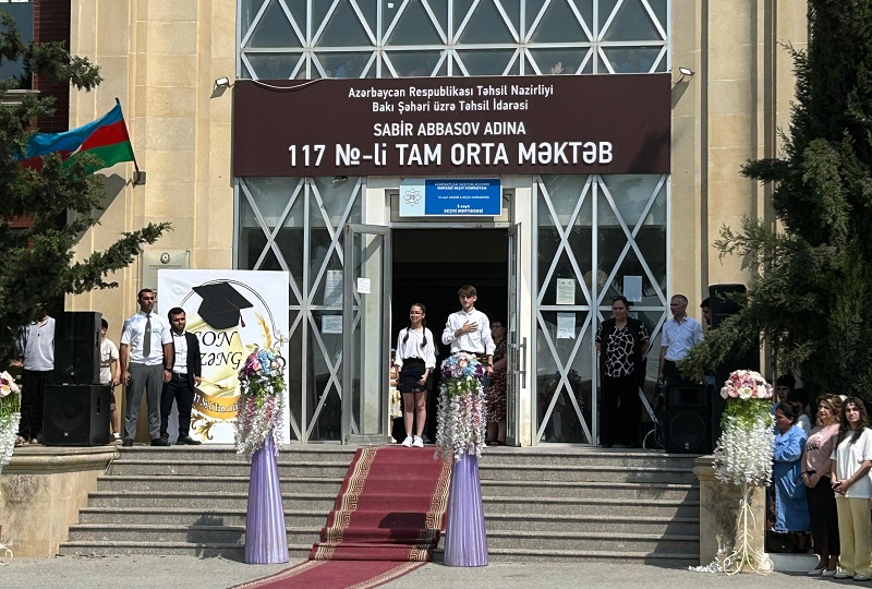 117 nömrəli məktəbin məzunlarının “Xudayar təsnifi” ilə “Son zəng”i -Video