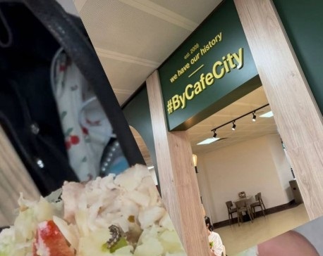 Aeroportda “Cafe city”də yeməkdə qurd çıxdı-