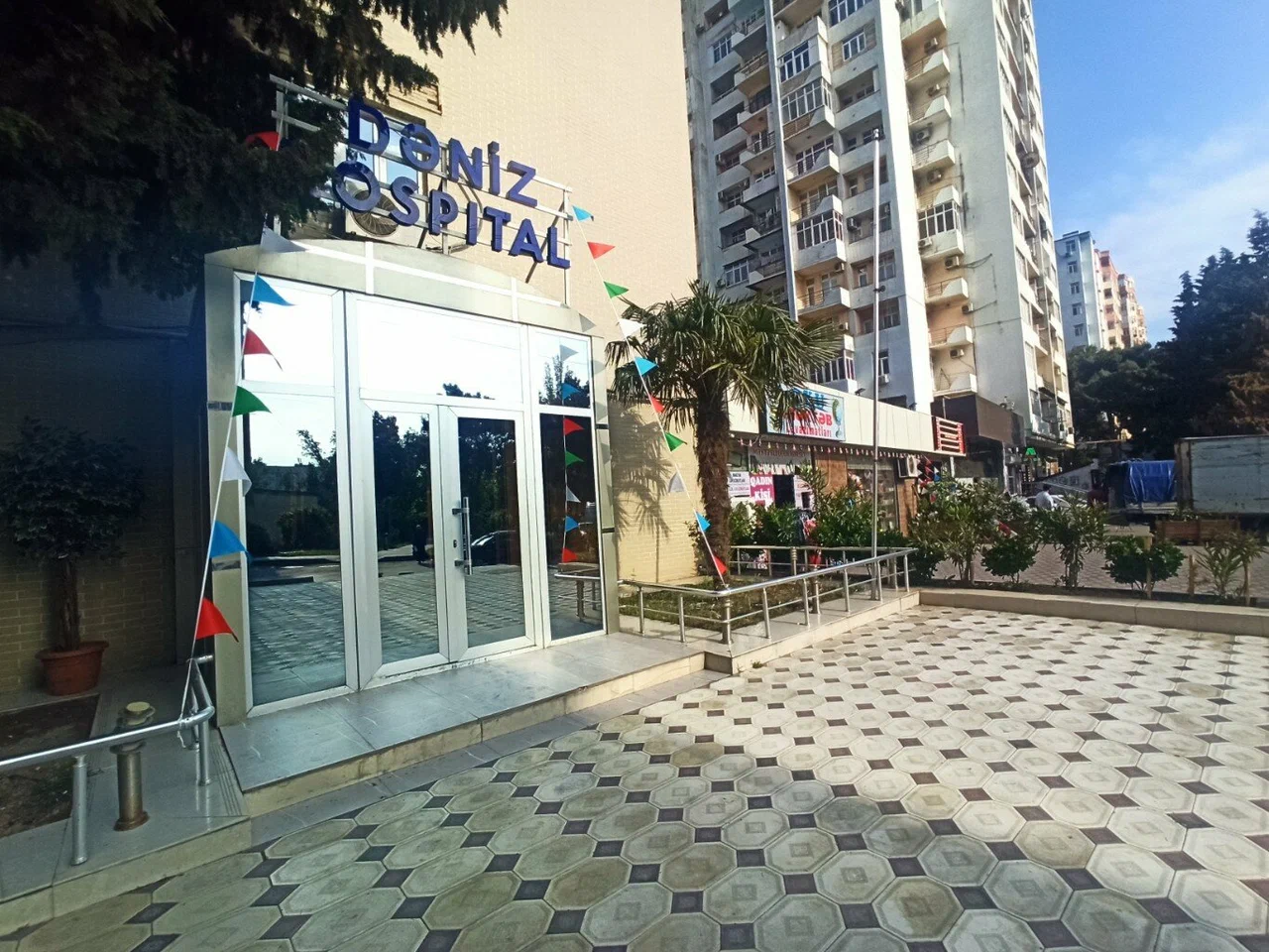 “Dəniz” Hospitalında estetik əməliyyat üçün qızılları girov alındı…-