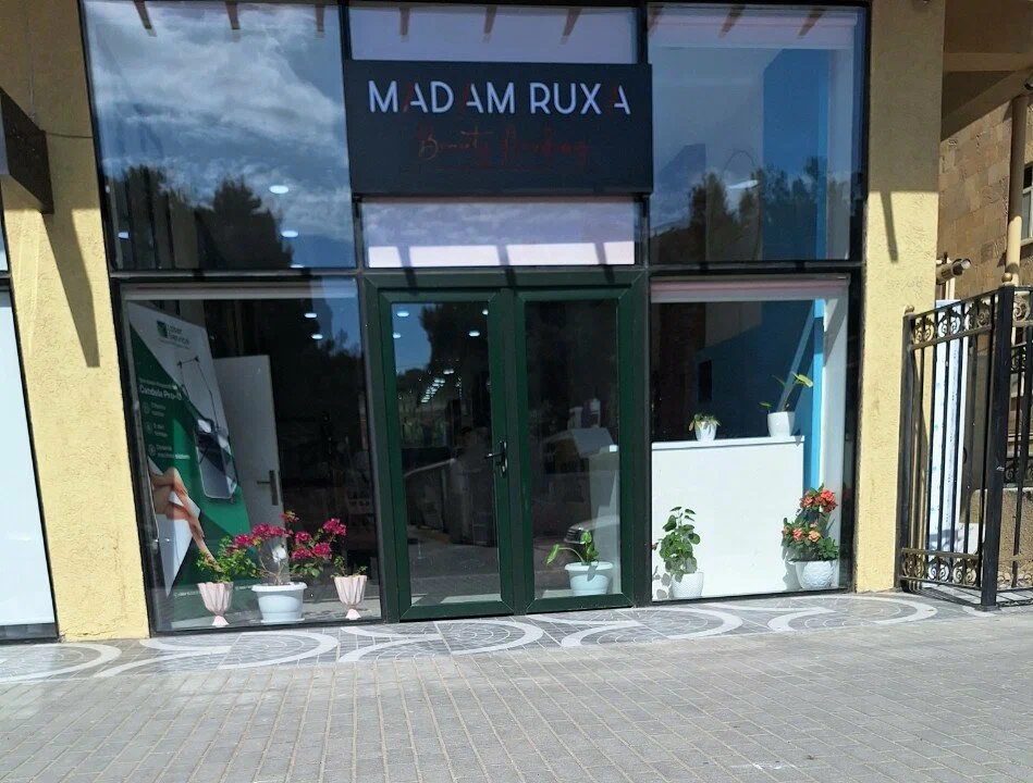 “Madam Ruxa” gözəllik salonundan şikayət -