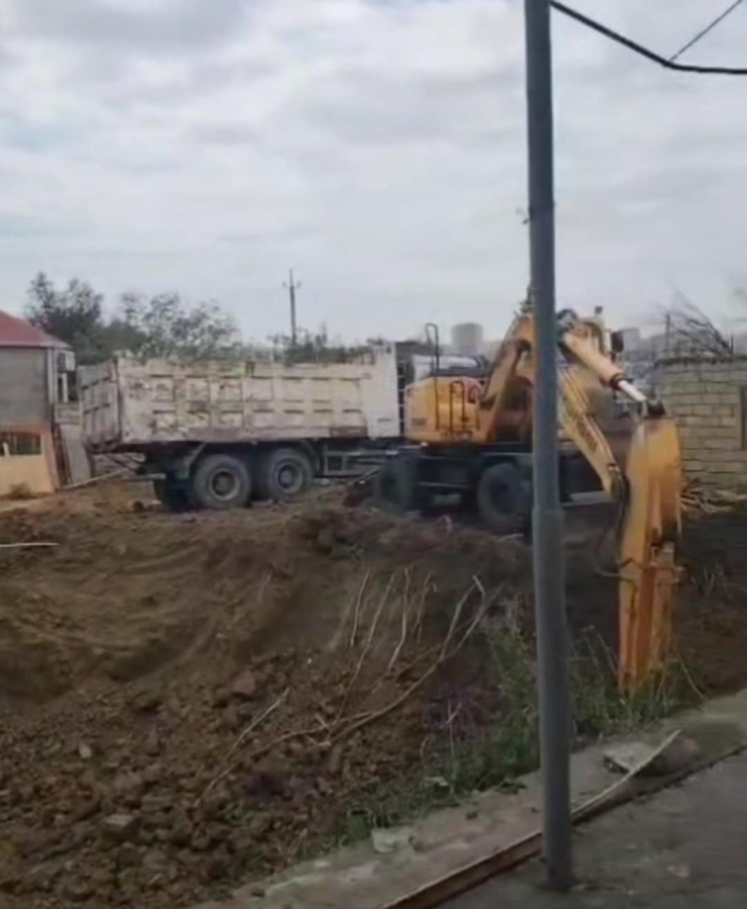  Masazırda qanunsuz tikintiyə hansı məmur icazə verib? -