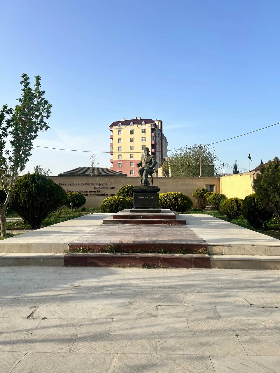 Masazırda parkda qanunsuz tikintiyə hansı məmur icazə verib? -