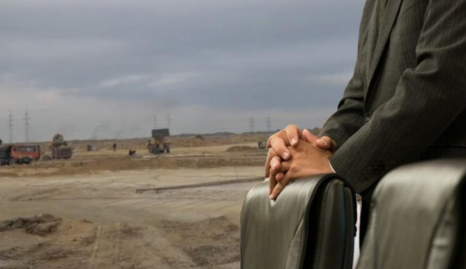 Hövsanda Siyasət adlı şəxsə məxsus olduğu karxananın işlədilməsinə hansı məmur icazə verib? -