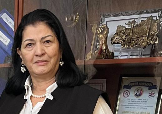 279 saylı məktəbin direktoru Südabə Allahverdiyeva müəllimlərdən və şagirdlərdən pul yığdırır? -